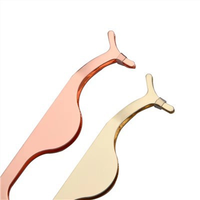 Aplikátor umělých řas